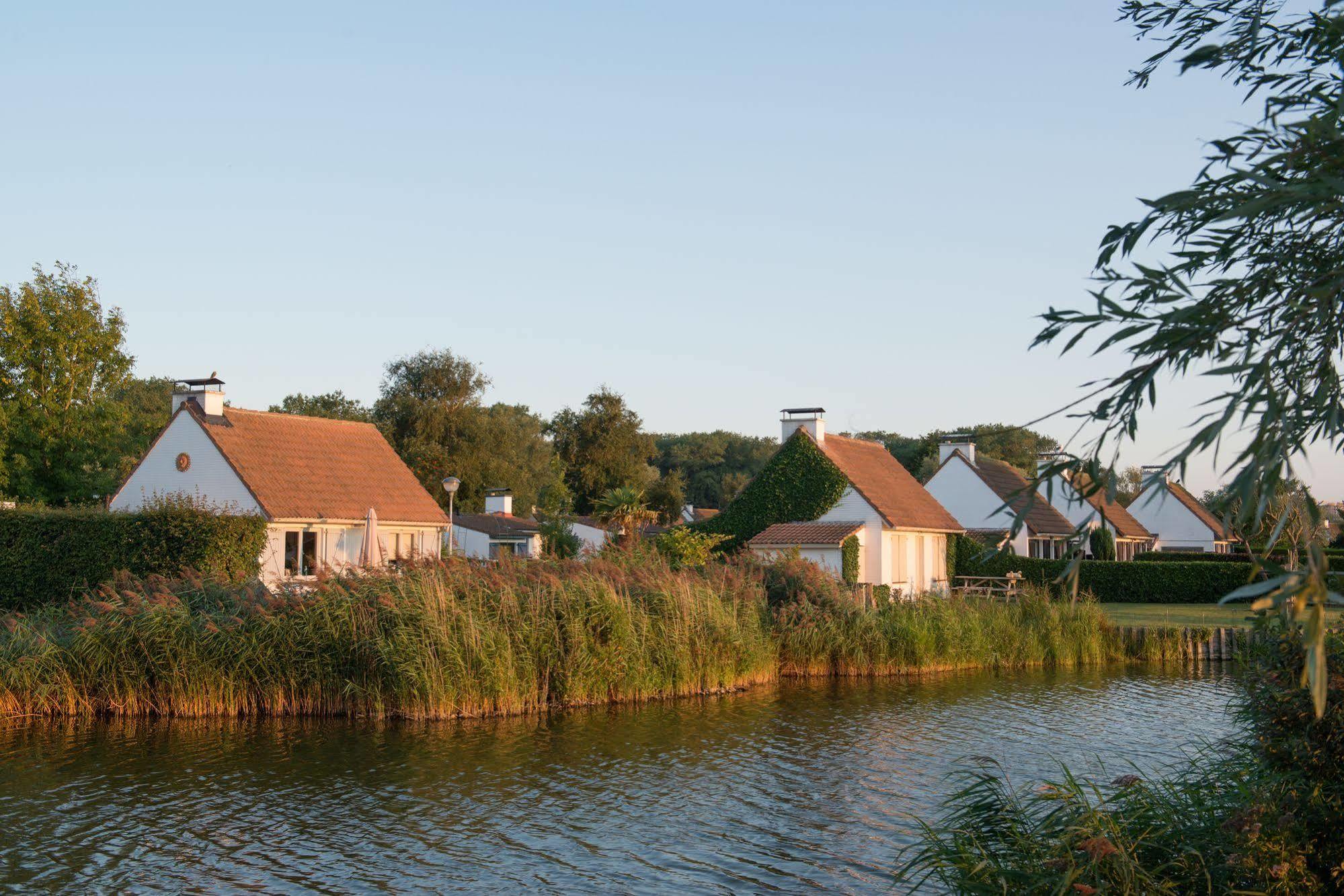 Sunparks Oostduinkerke - Plopsaland Hotel Buitenkant foto